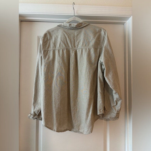 Universal Thread Button Up - Picture 4 of 4